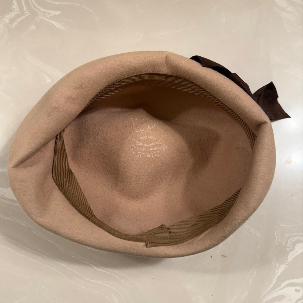Vintage Geo W Bollman Peachfelt Tan Wool Beret Hat Brown Bow Rhinestones USA - Picture 3 of 7